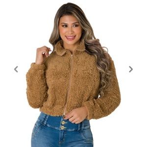 say what color of sweater with beige pockets size L